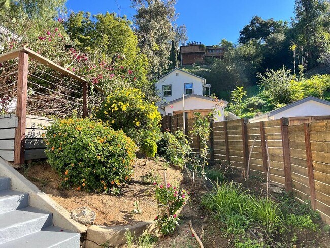 Foto del edificio - 1866 N Ave 56