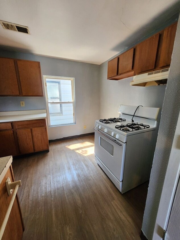 Primary Photo - Upper 2 bedroom unit