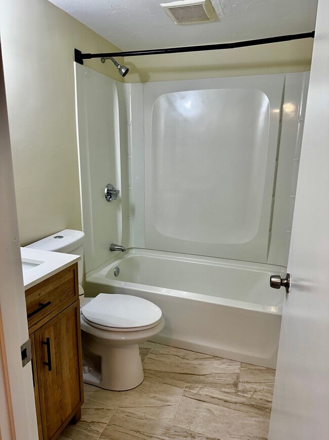 Bathroom - 2 Lagrange St