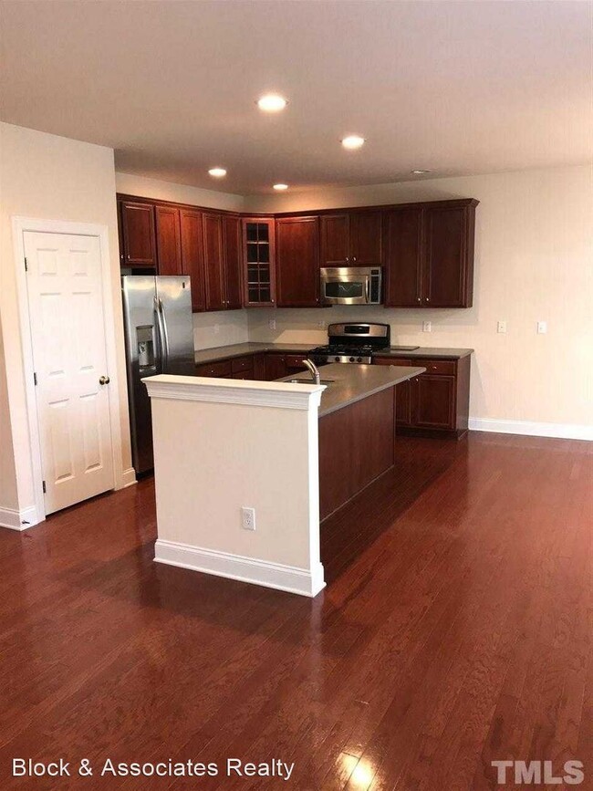 Building Photo - 3 br, 2.5 bath House - 9419 Oglebay Court
