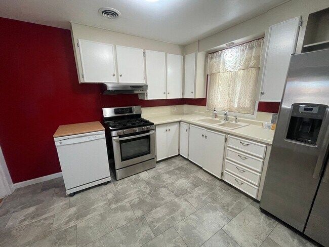 Building Photo - 3124 Cuervo Dr NE