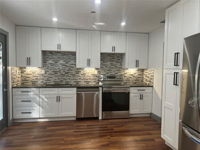 Foto del edificio - 4702 N Willis St