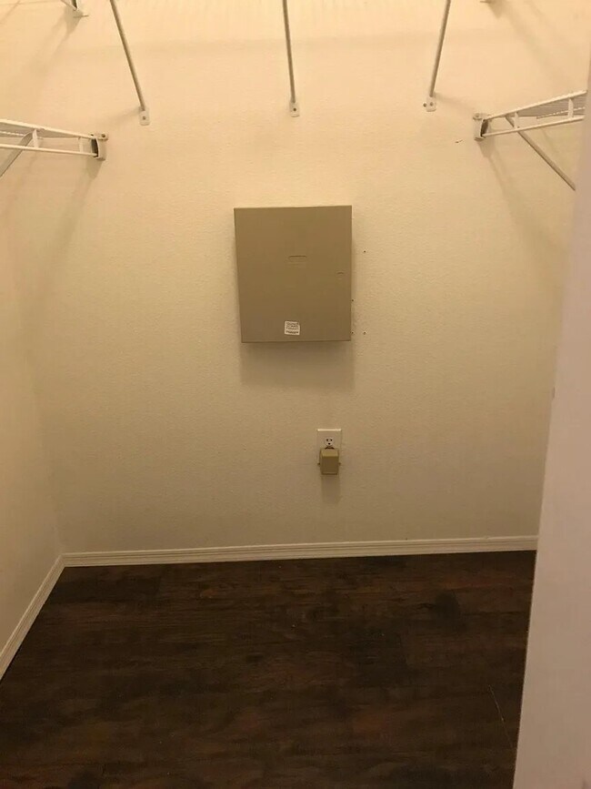 Foto del edificio - 403 Abigail Rd
