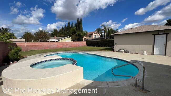 Building Photo - 3 br, 1 bath House - 1435 W Crone Avenue
