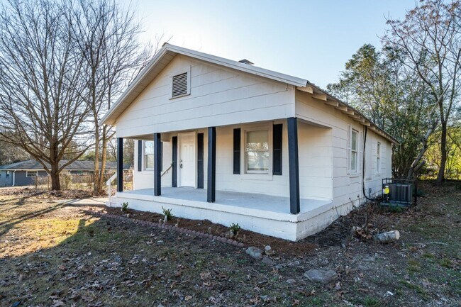 Foto del edificio - Rare Find in Pleasant Grove – Stunning 2BR Home with Oversized Rooms & Huge Fenced Yard!