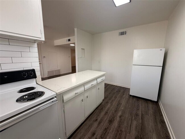 Foto del edificio - 3304 Red River St