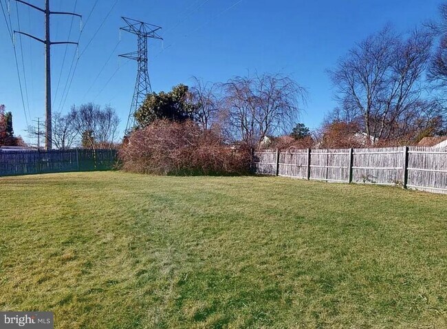 Building Photo - 213 Wayne Dr