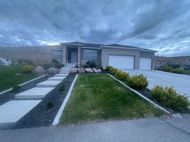 Building Photo - Beautiful Spacious Eagle Mtn Home-Meadow R...