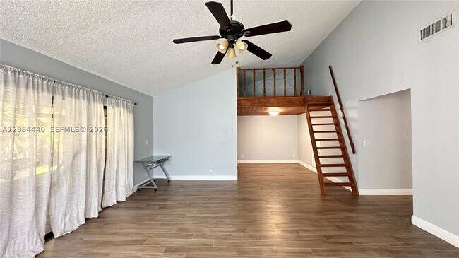 Building Photo - 566 SW 20th Ct