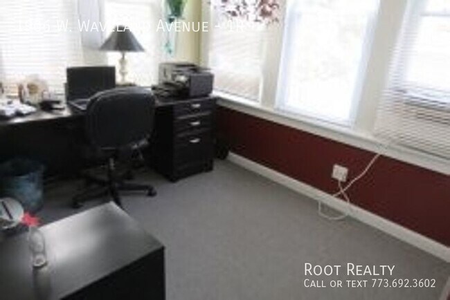 Building Photo - North Center - Updated 1-Bedroom + Den - F...