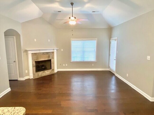 Building Photo - Now Leasing A 3bed/2.5bath Home In Southea...