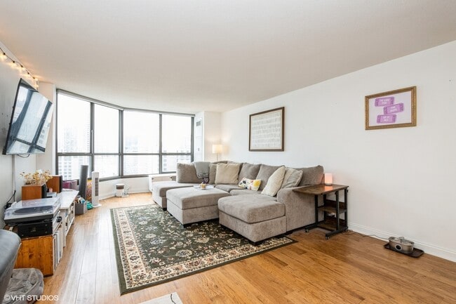 Building Photo - 405 N Wabash Ave