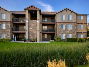 Building Photo - 929 W 670 S