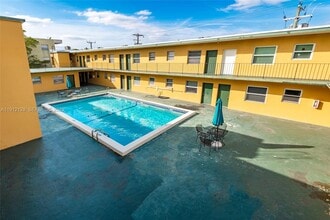 Building Photo - 1975 NE 135th St