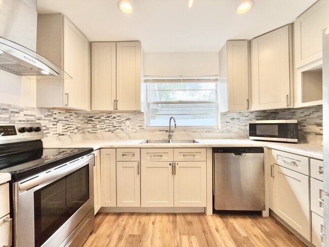 Building Photo - 2917 E Yukon St