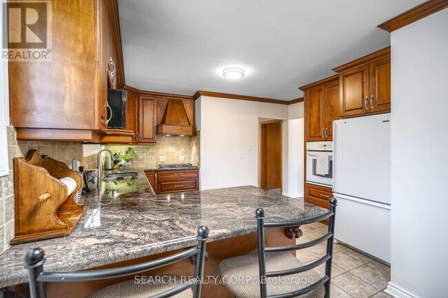 Photo du bâtiment - 3766 Bayswater Crescent