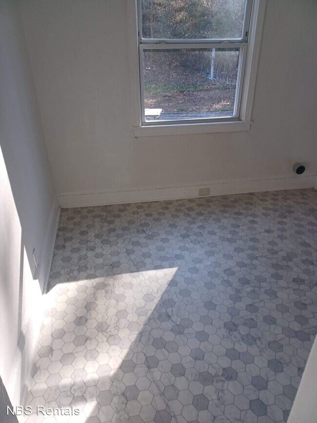 Foto del edificio - 2 br, 1 bath House - 301 Dudley Street