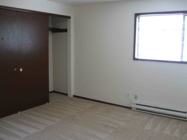 Bedroom - Mapleview Apartments