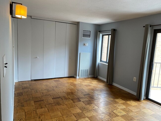 Building Photo - Efficiency close to Dupont Circle