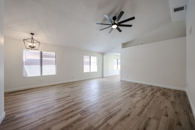 Building Photo - Beautifully renovated 3 bedroom 2 bathroom...