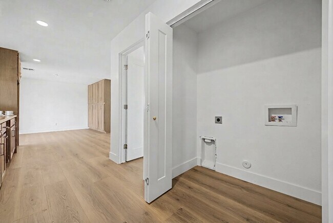 Building Photo - 4542 N 50th Dr