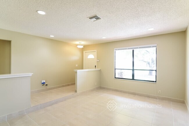 Foto del edificio - 10935 NW 19th St
