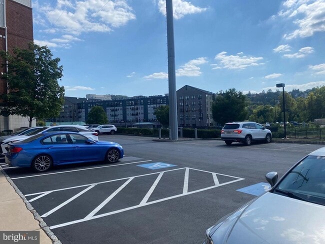 Foto del edificio - 350 W Elm St