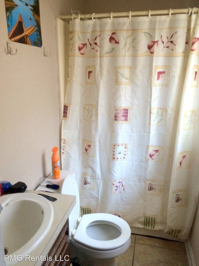 Foto del edificio - 3 br, 2 bath Room For Rent - 22 University Pl
