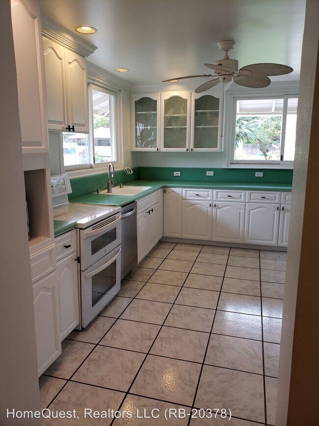 Foto del edificio - 4 br, 3 bath House - 155 Kuupua Street