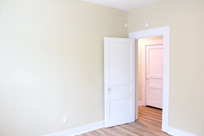 Foto del edificio - 404 W Franklin St
