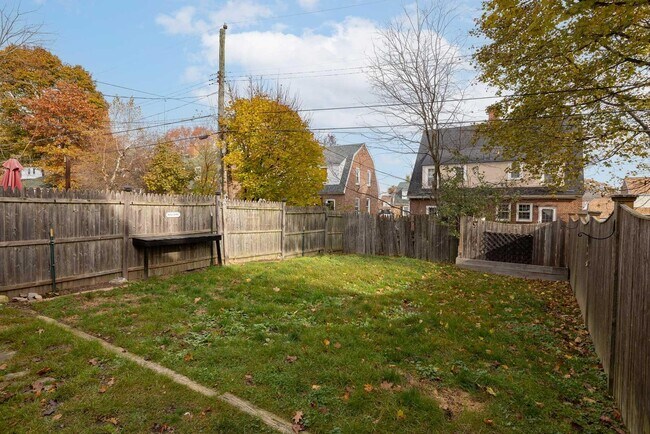 Foto del edificio - 214 Raleigh Way