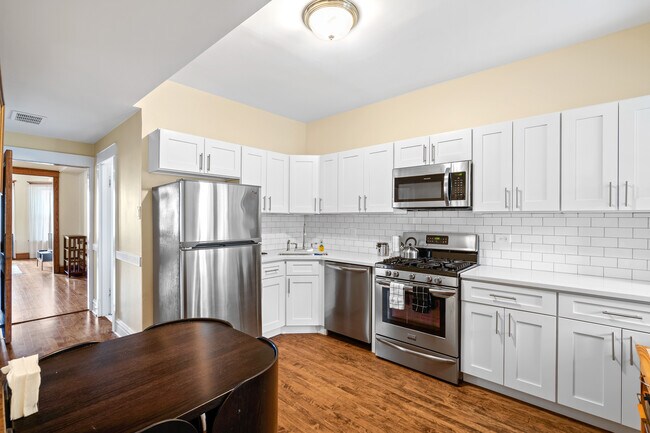 Kitchen - 2531 N Harding Ave