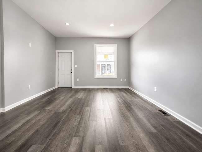 Building Photo - 924 Maple Terrace
