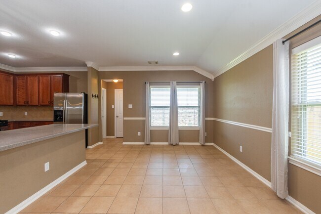 Foto del edificio - 9419 Silver Ridge Dr