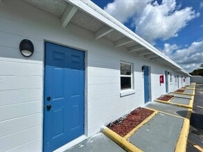 Building Photo - 670 E Alfred Dr