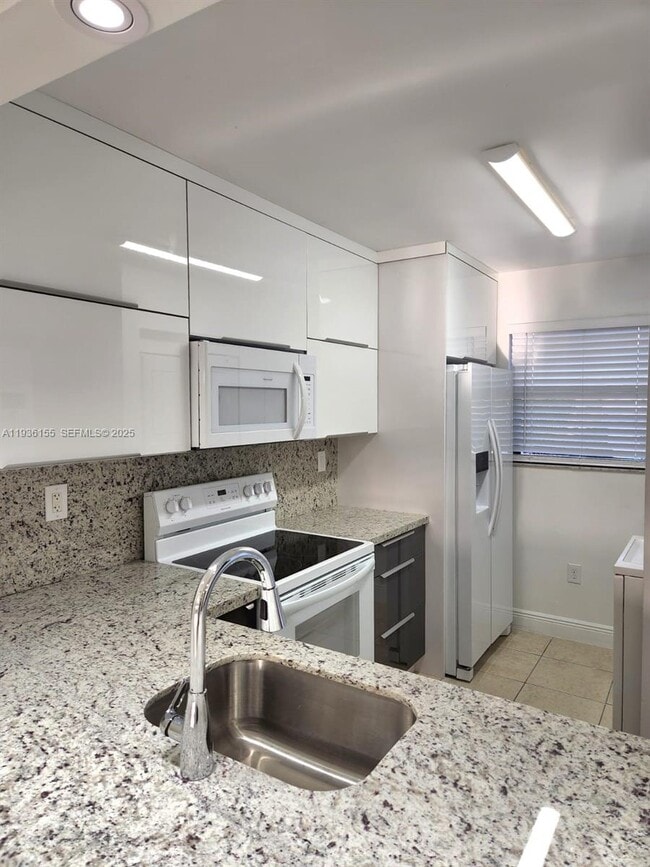 Foto del edificio - 10315 NW 9th St Cir