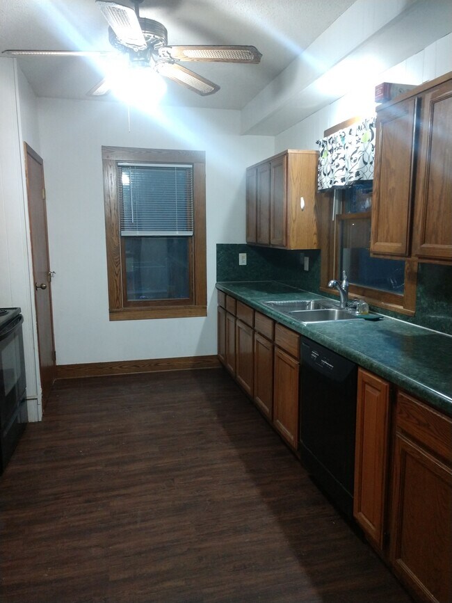 Main level kitchen - 201 S Riverside Dr