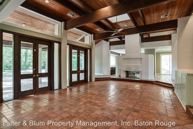 Building Photo - 11822 Oak Shadow Dr