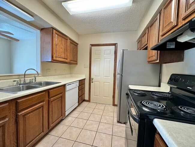 Foto del edificio - 6223 Sandlin Ave