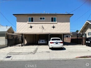 Building Photo - 1131 N Kenmore Ave