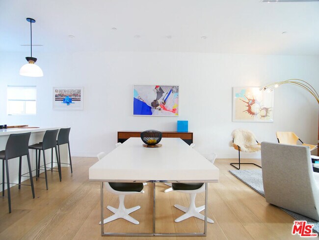 Foto del edificio - 3744 Somerset Dr