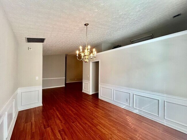 Foto del edificio - 1410 Highland Farm Dr