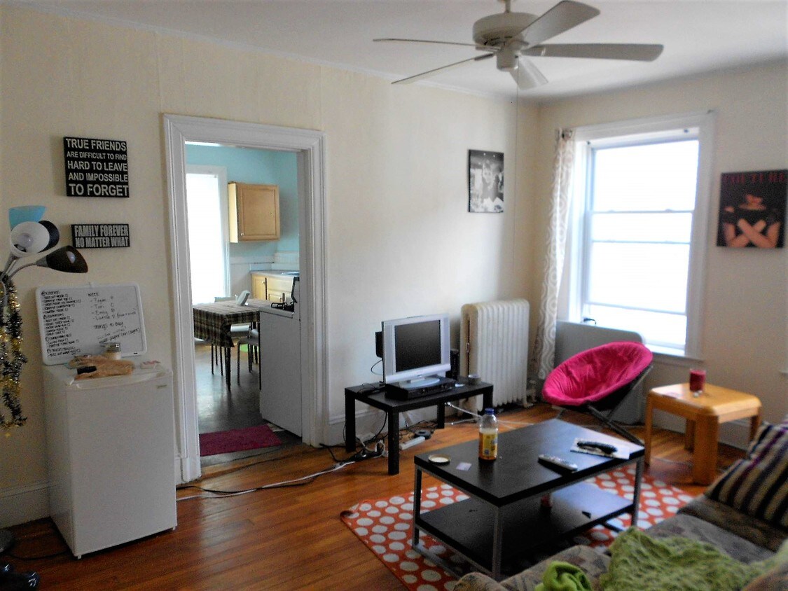 Foto principal - 112 Winthrop Rd