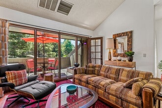 Building Photo - 2650 Valley View Dr