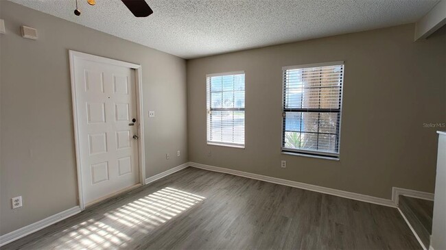 Foto del edificio - 510 YELLOWWOOD Ct