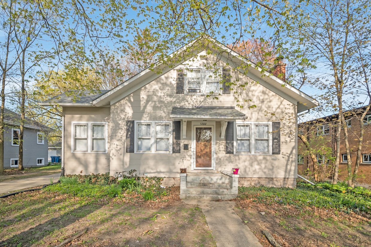 5200 Fairview Ave, Downers Grove, IL 60515 House Rental in Downers