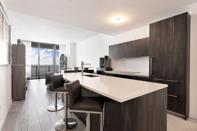 Foto del edificio - 480 NE 31st St