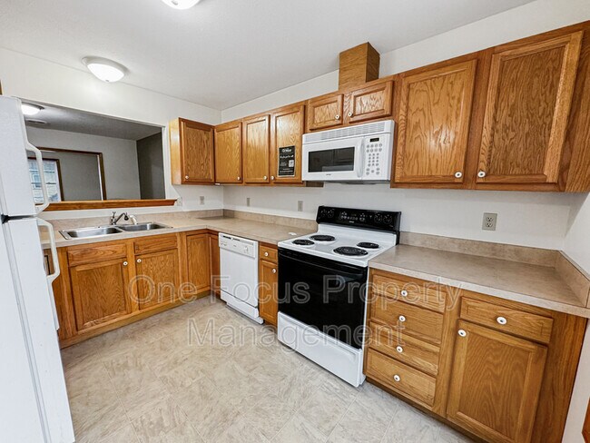 Building Photo - 255 Main St