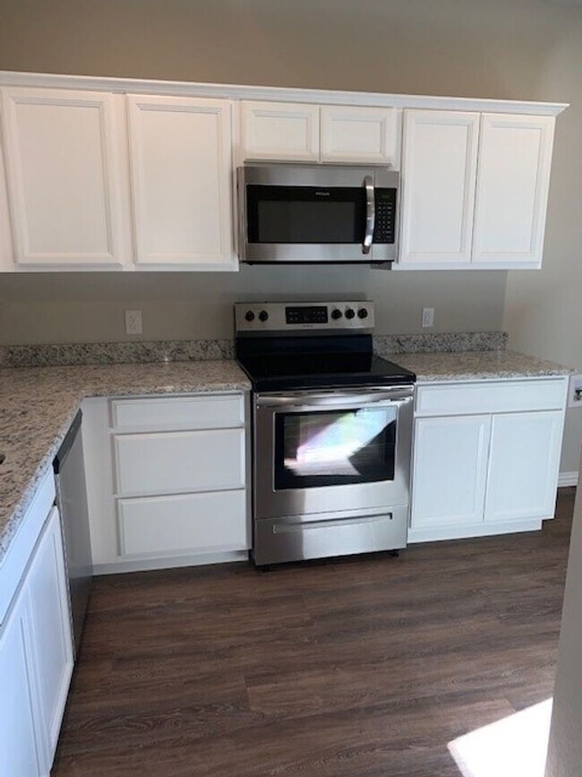 Building Photo - NEWLY BUILT HOME