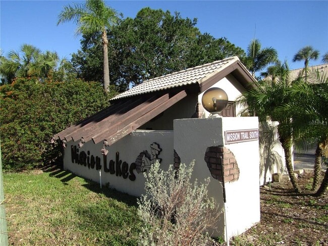 Foto del edificio - 255 Mission Trail S